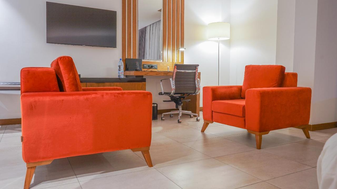 Yaoundé Star Land Hotel Bastos מראה חיצוני תמונה